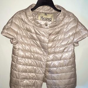 HERNO ICONICO CAP SLEEVE DOWN JACKET
